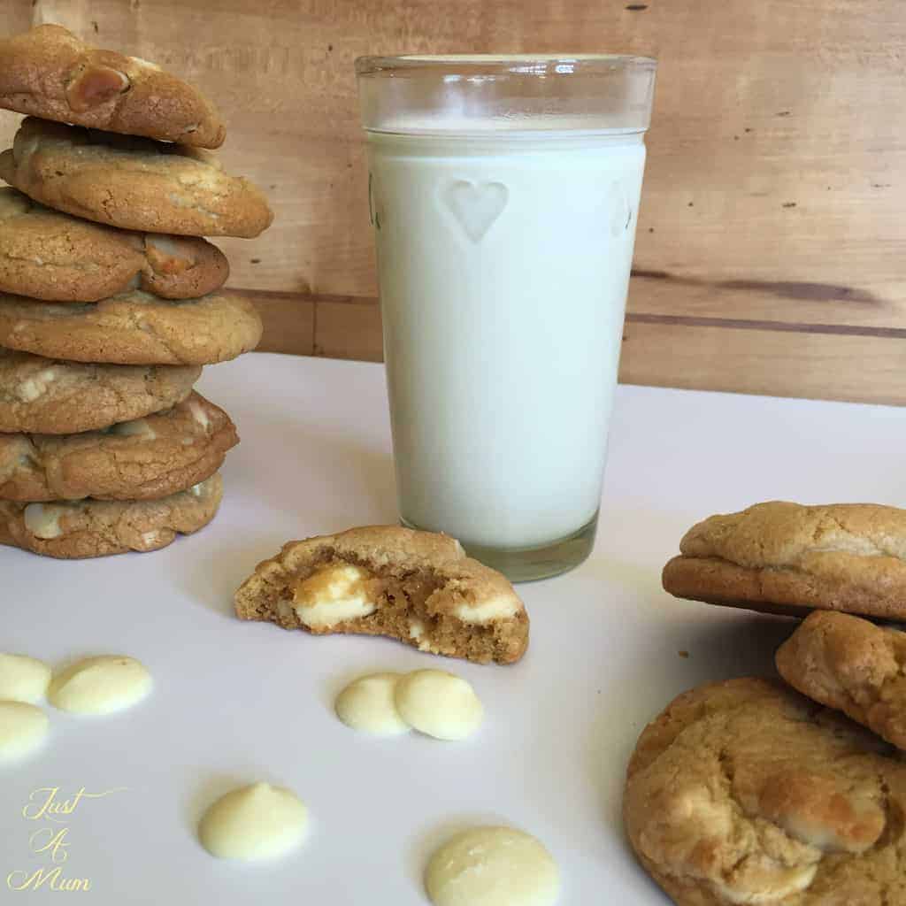 White Chocolate & Macadamia Cookies 