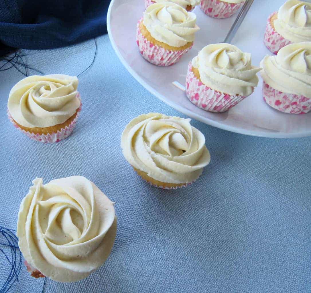 Easy Moist Vanilla Cupcakes with Vanilla Buttercream Frosting