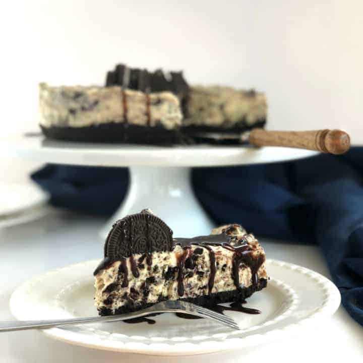 The Best Oreo White Chocolate Cheesecake