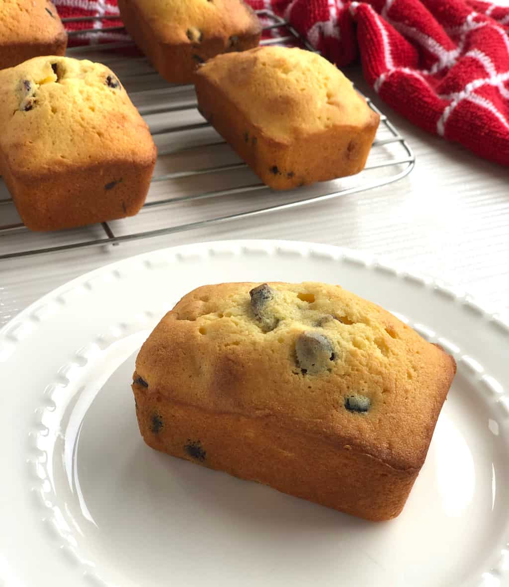 Sliced White Chocolate & Cranberry Loaf with no glaze