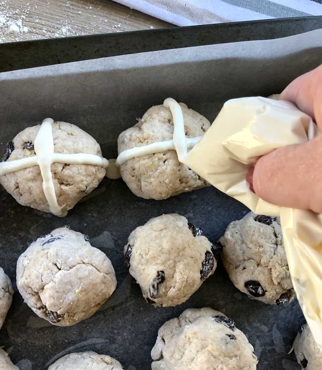 How to Make the Cross for Hot Cross Buns 