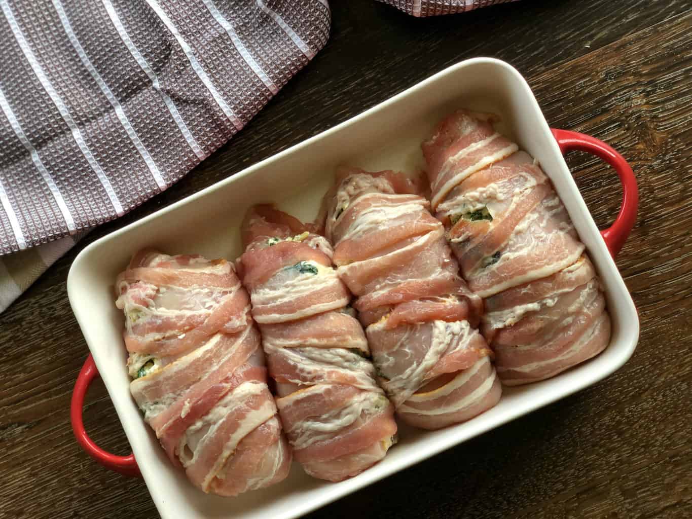 How to wrap chicken breasts in bacon 