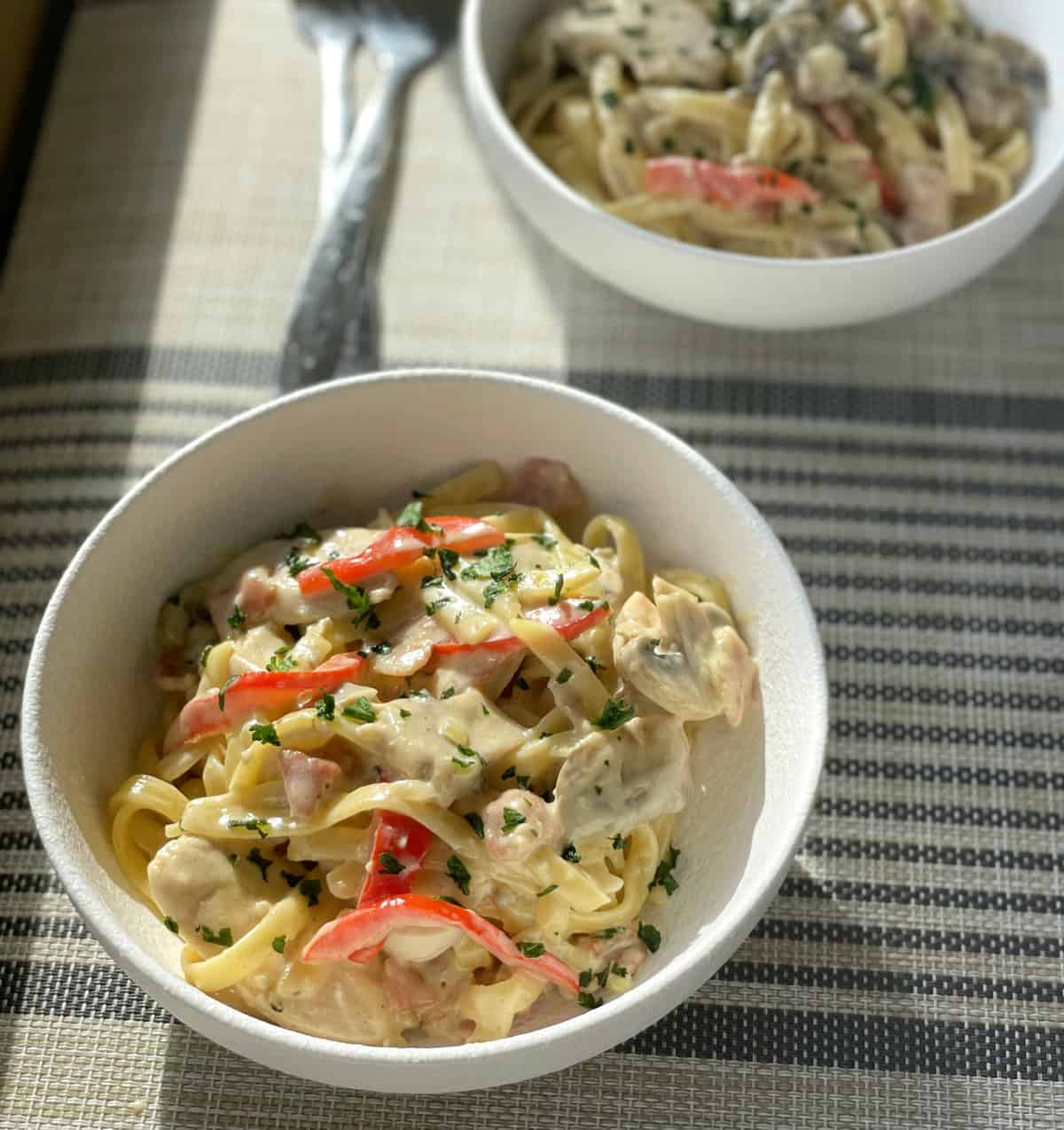 Bowl of creamy pasta 