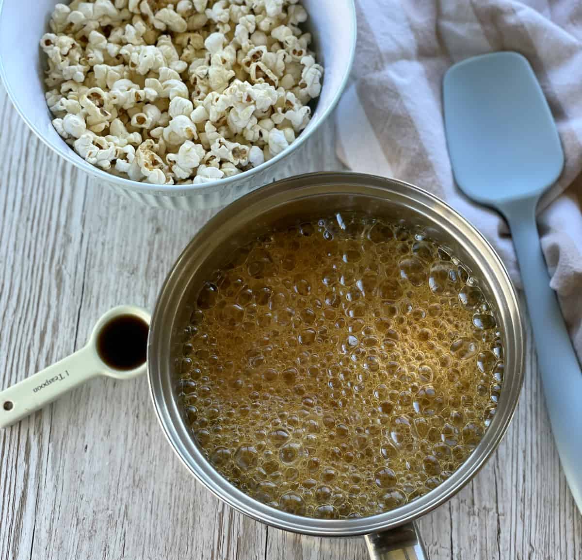 How to make maple syrup for coating the popcorn 
