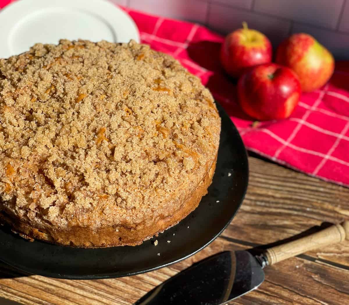 Apple Crunch Cake 