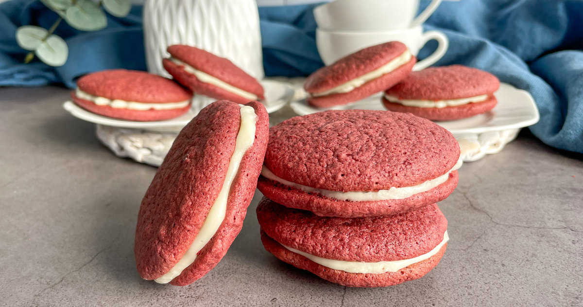 Cake Box Red Velvet Whoopie Pies 