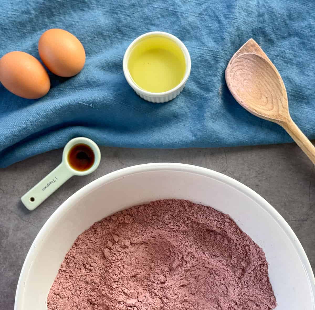 Ingredients used to make cake mix red velvet whoopie pies 