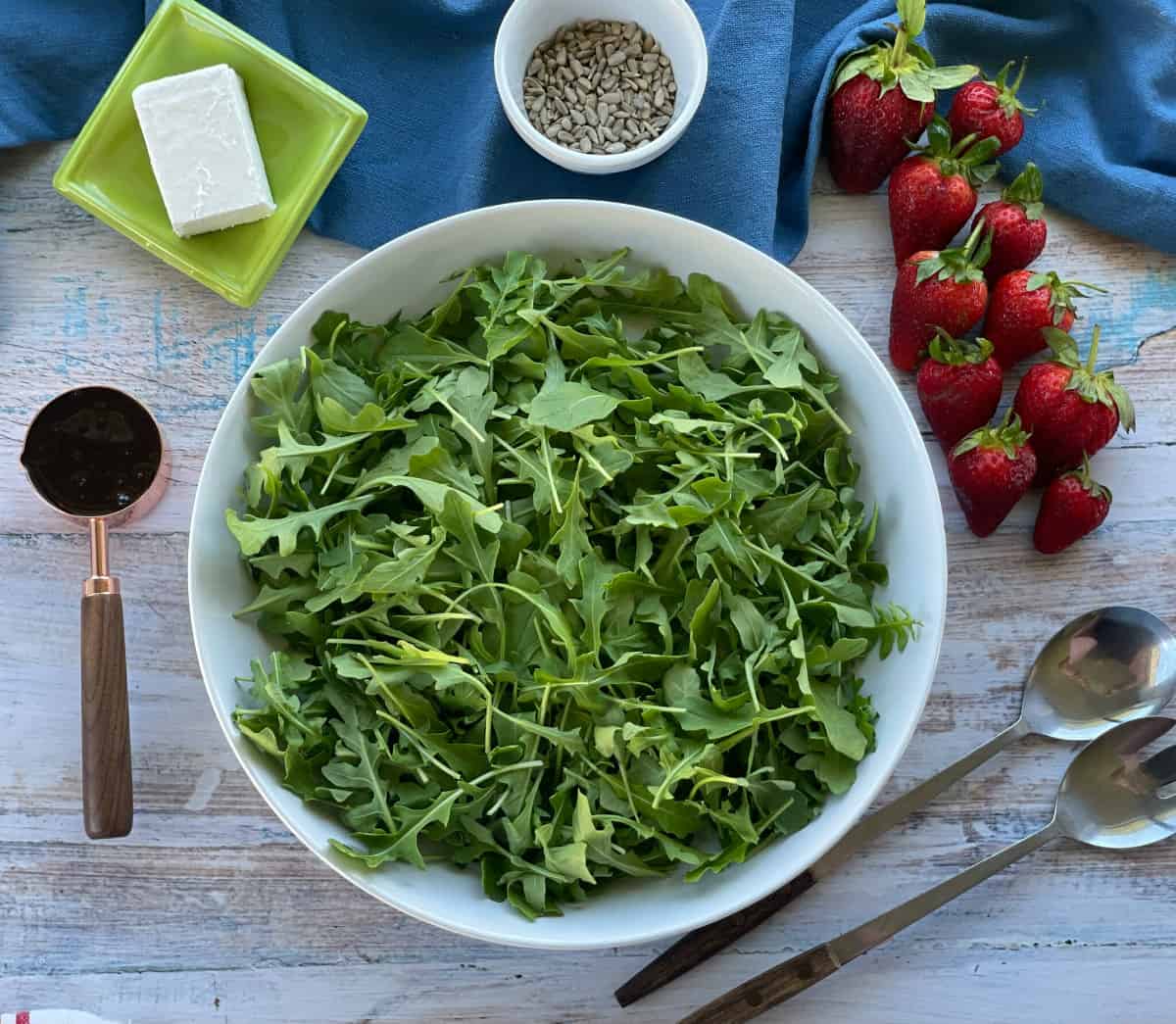 The five ingredients used for a rocket, strawberry and feta salad 