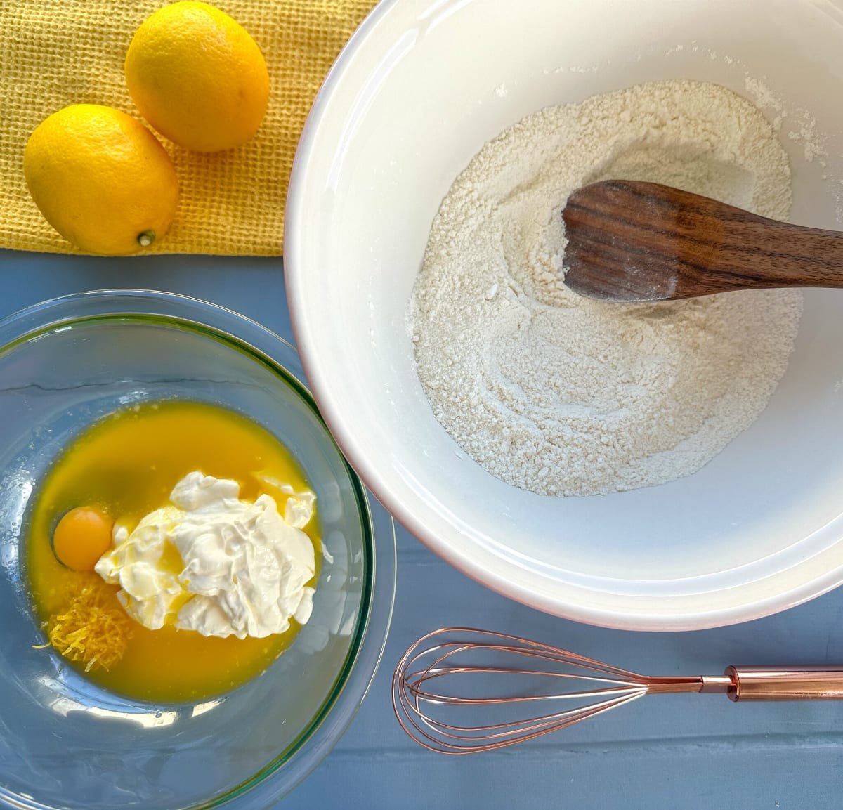 How to make lemon muffins with sour cream and fresh lemons 