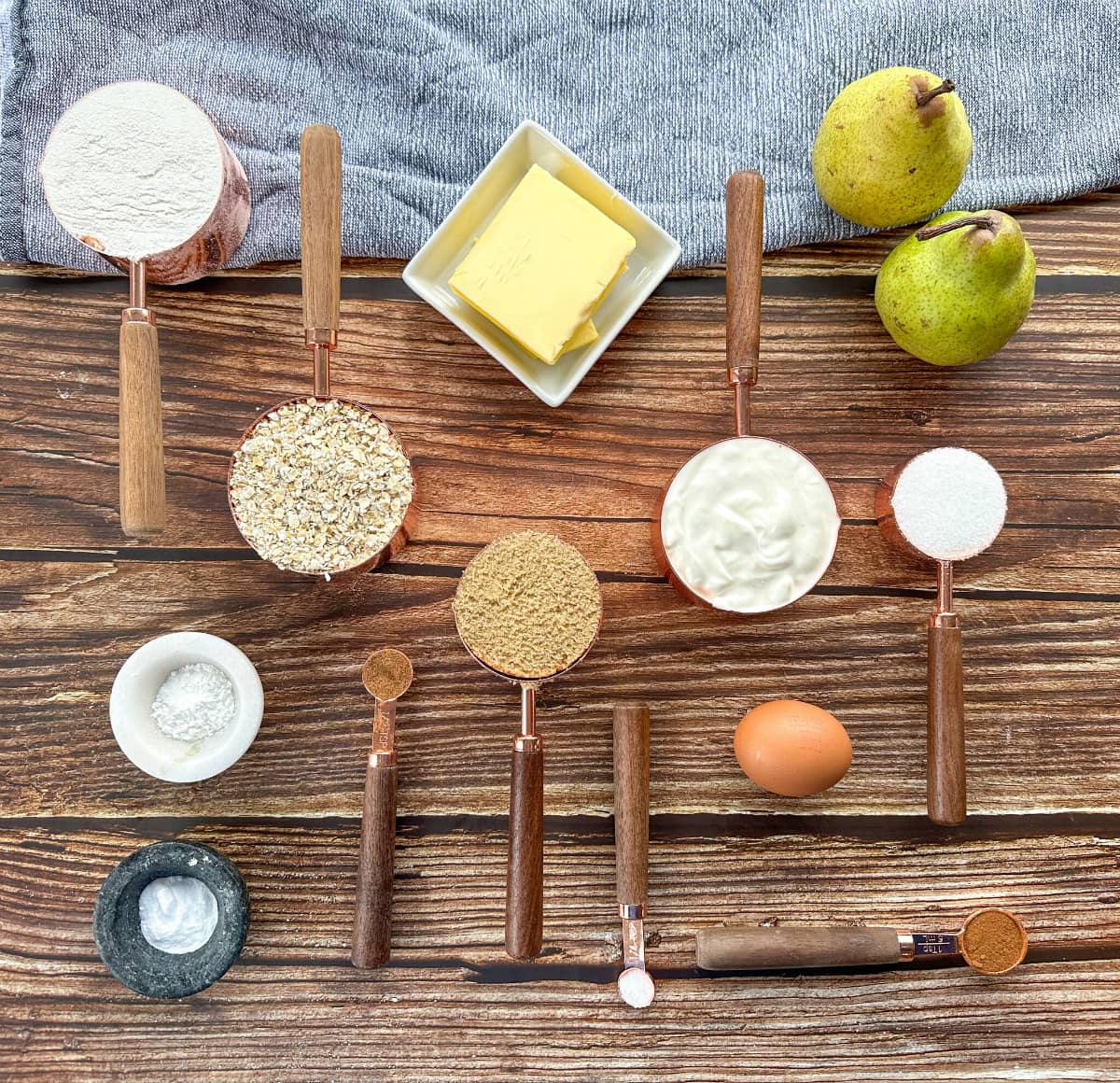 Ingredients for Pear and Oatmeal Muffins, see recipe card for full details. 