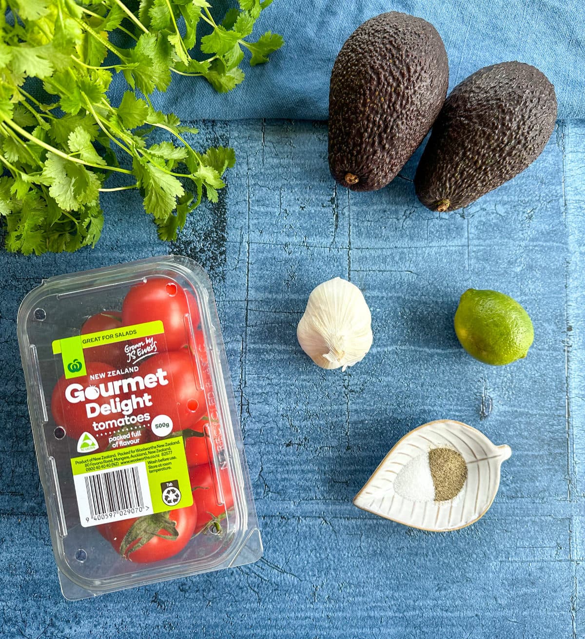 Ingredients for the best guacamole, avocadoes, tomatoes, garlic, lime juice, coriander salt and pepper