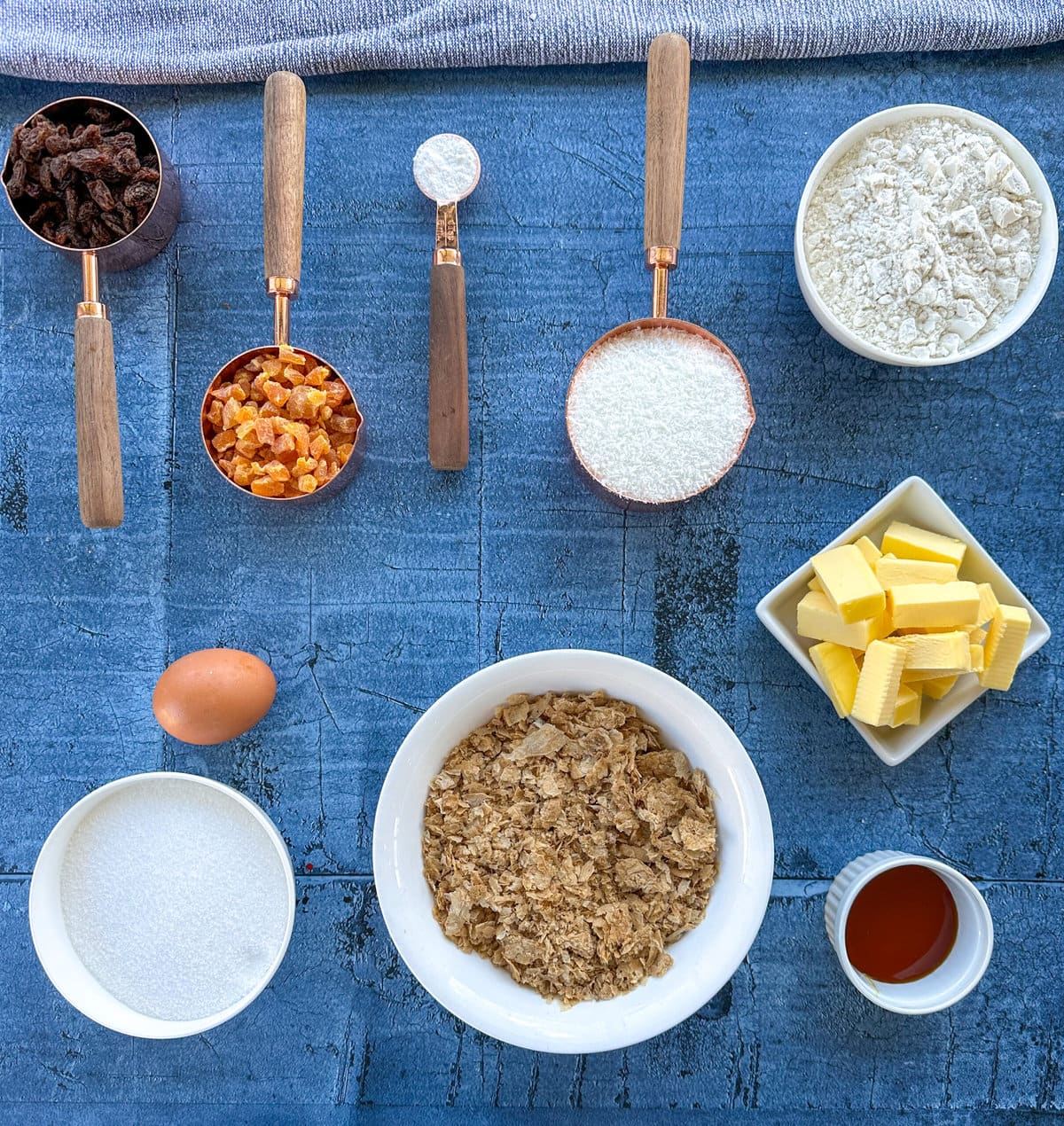 Ingredients used to make energy bars, see the printable recipe card for full details