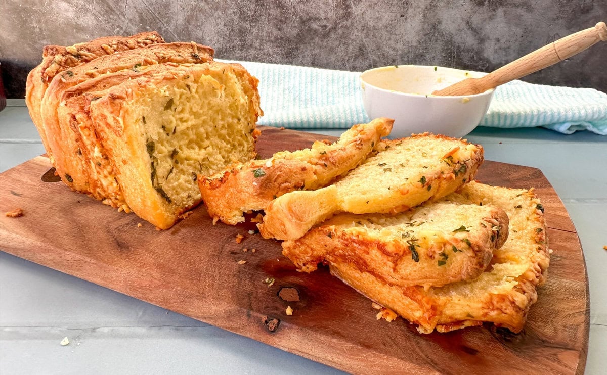 Cheesy Garlic Butter Pull Apart Loaf