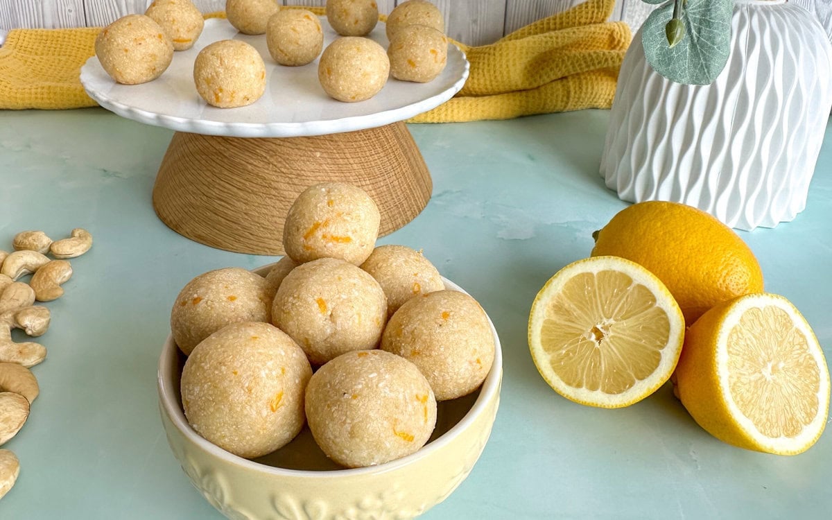 Lemon, Cashew and coconut bliss balls 