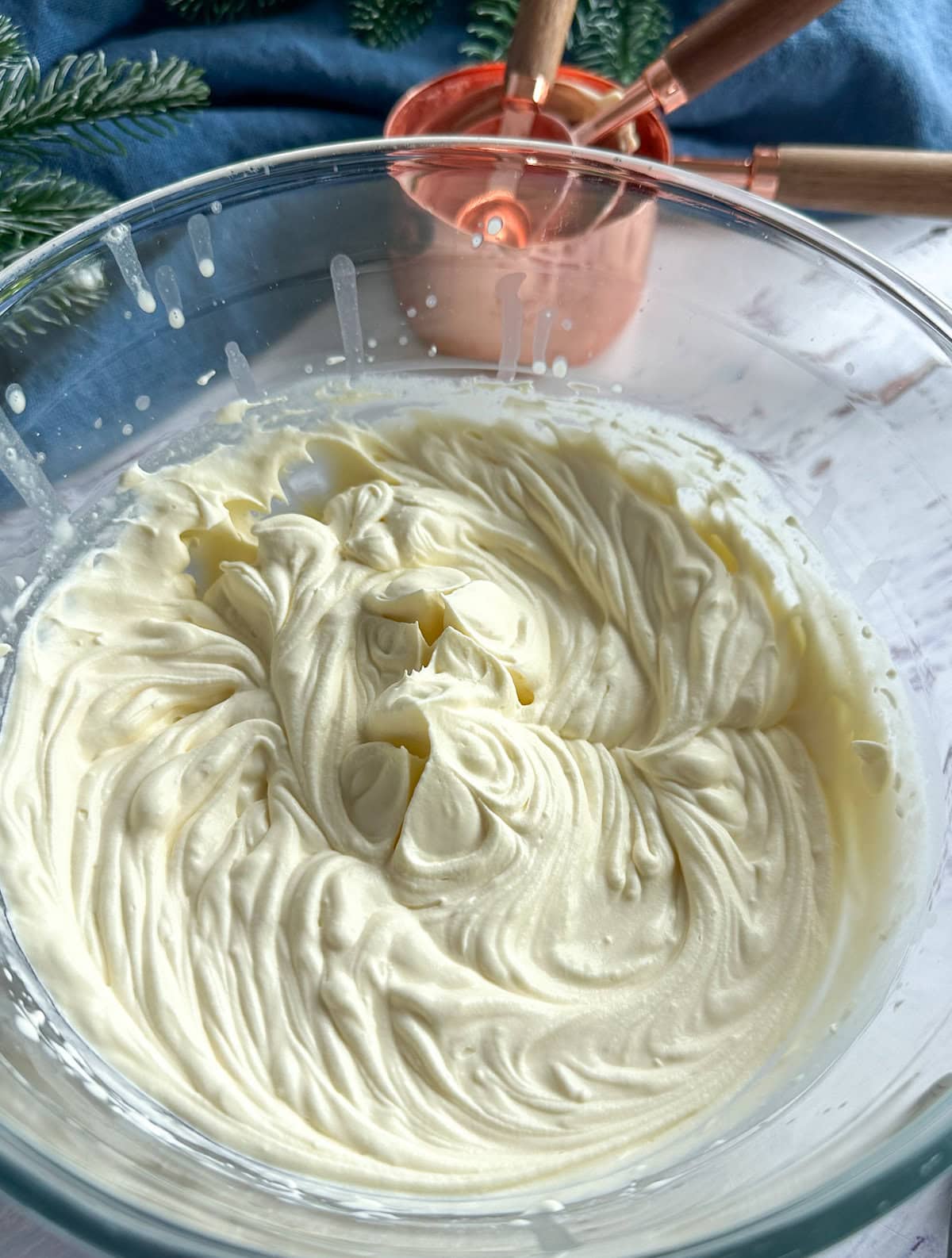 Stabilized whipped cream with mascarpone