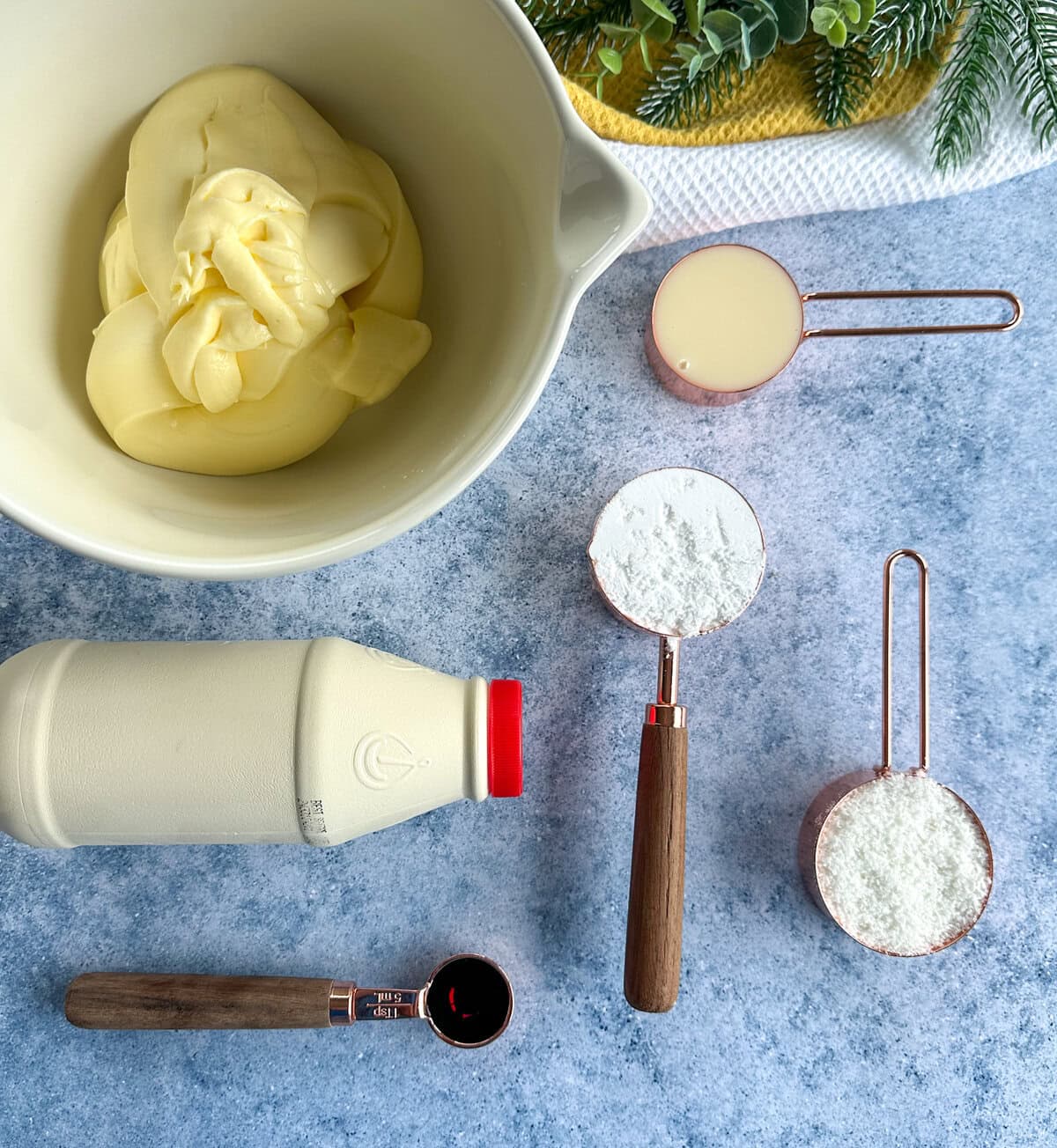 Ingredients required to make a mascarpone coconut cream