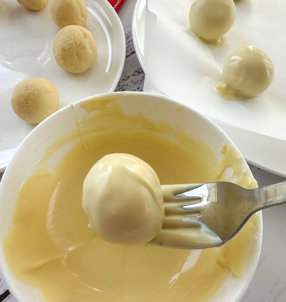 How to coat truffles in white chocolate