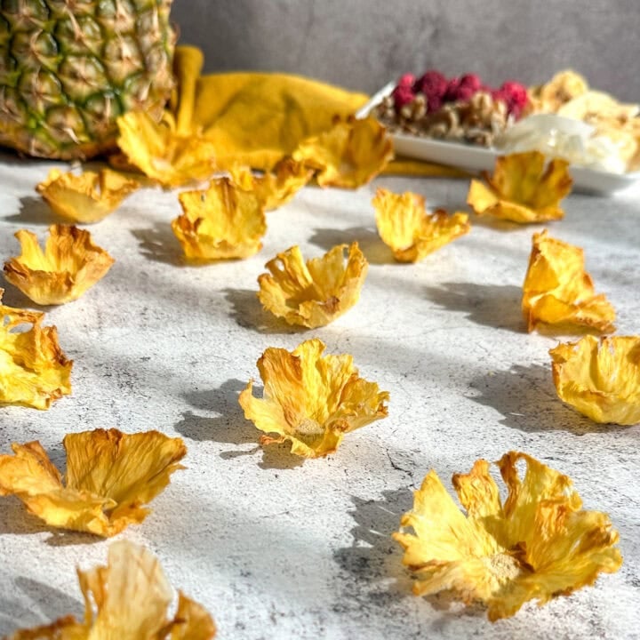 How to Make Dried Pineapple Flowers