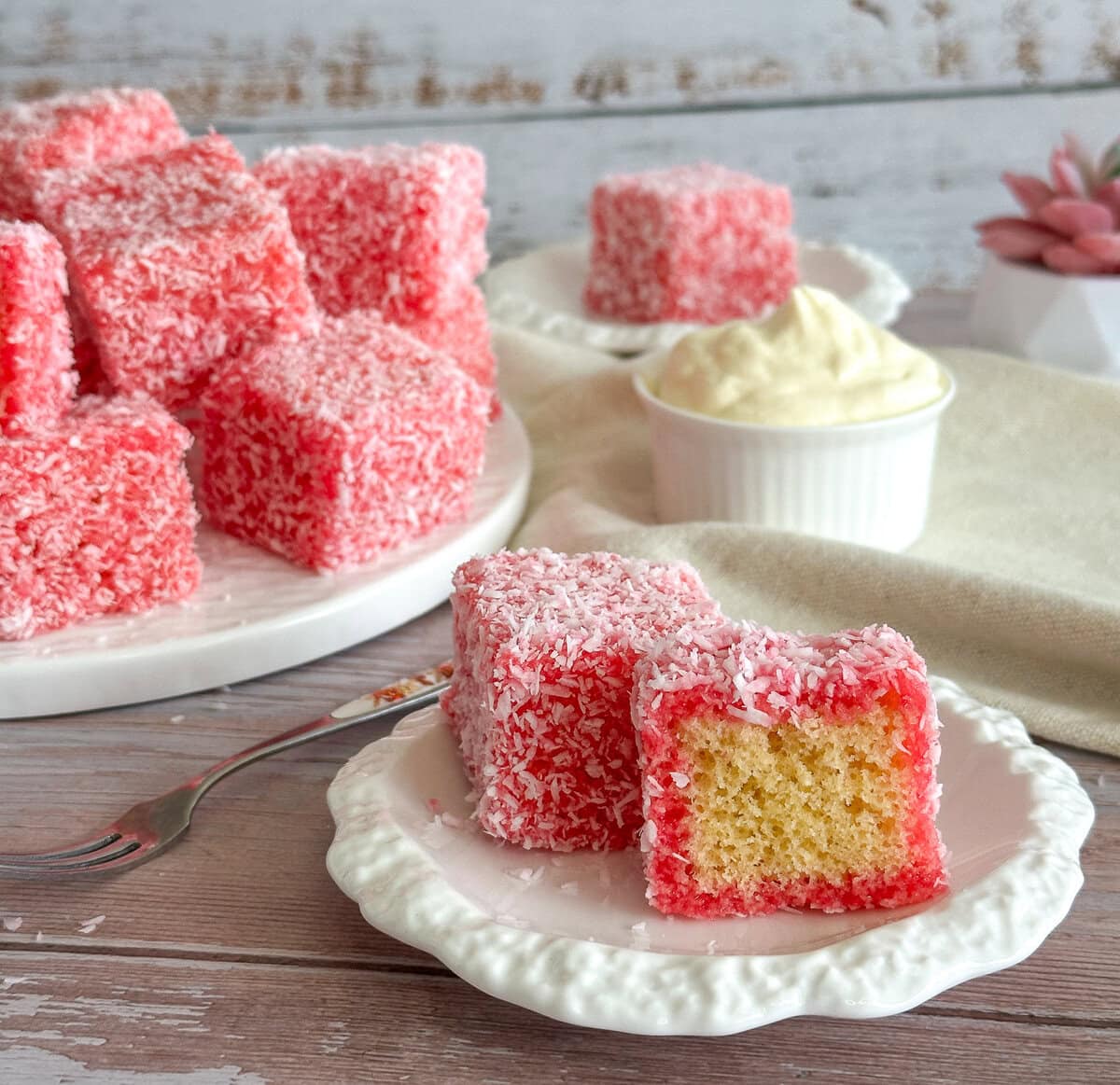 raspberry lamingtons